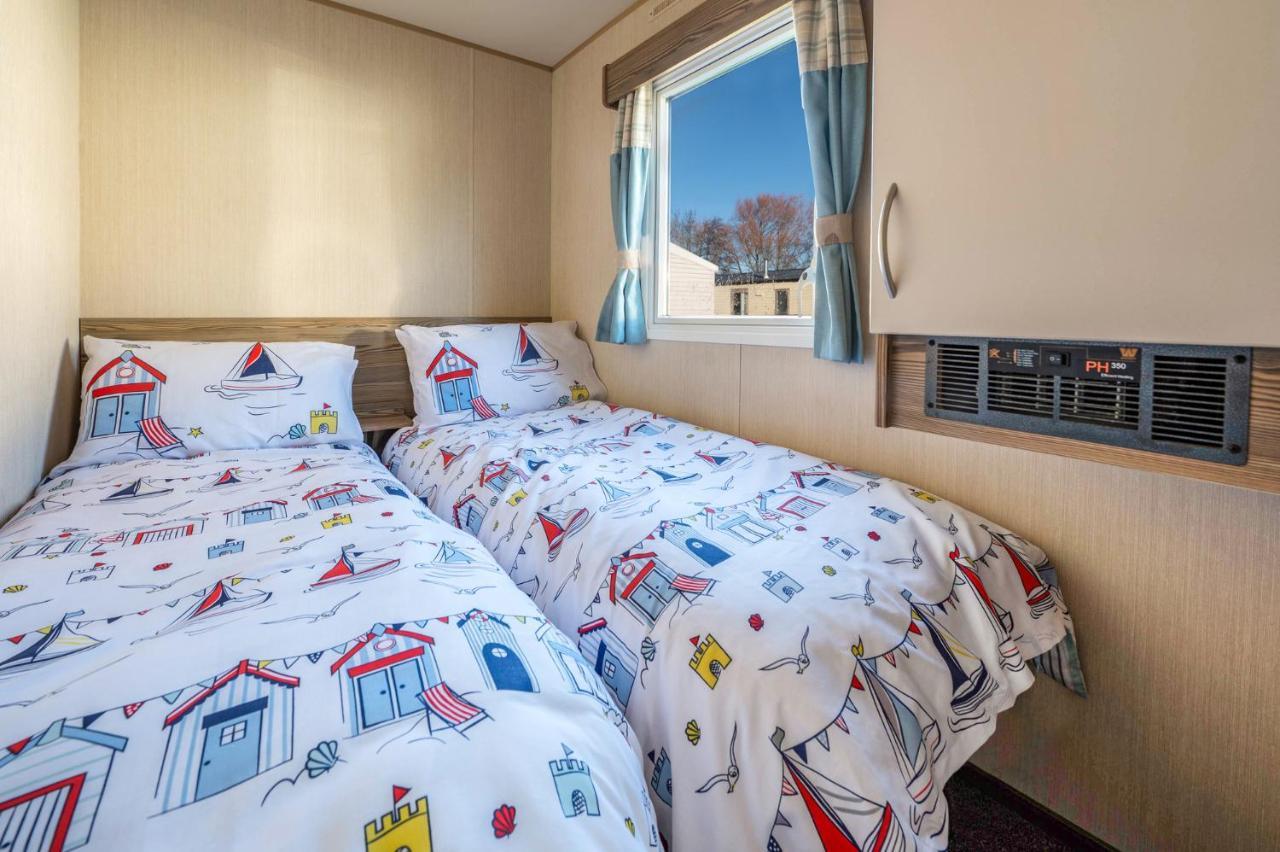 Lakeside, Thorpe Park Static Caravan Holiday park