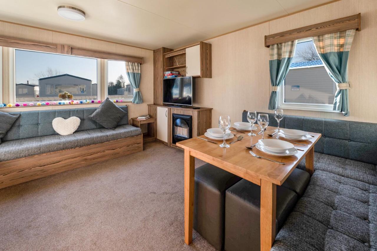 Lakeside, Thorpe Park Static Caravan Holiday park Cleethorpes
