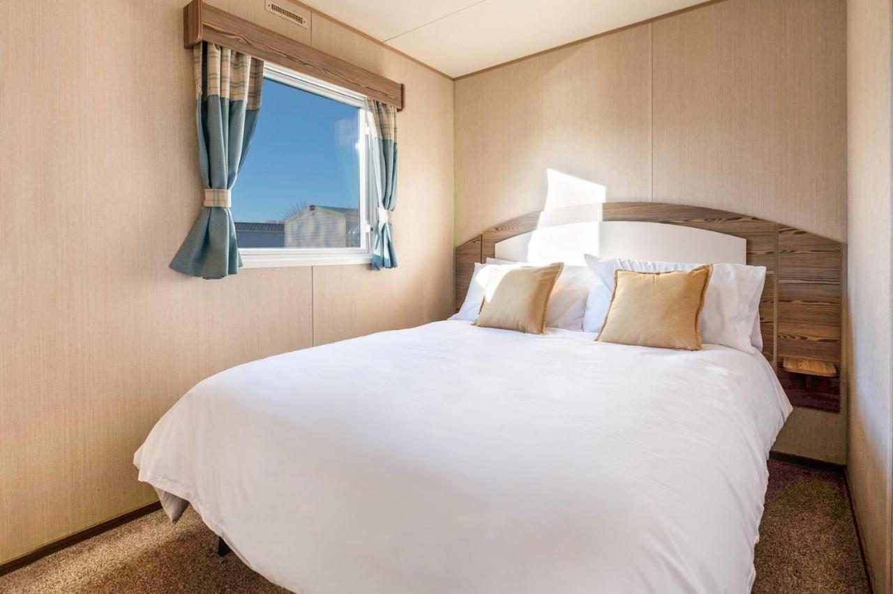 Lakeside, Thorpe Park Static Caravan *